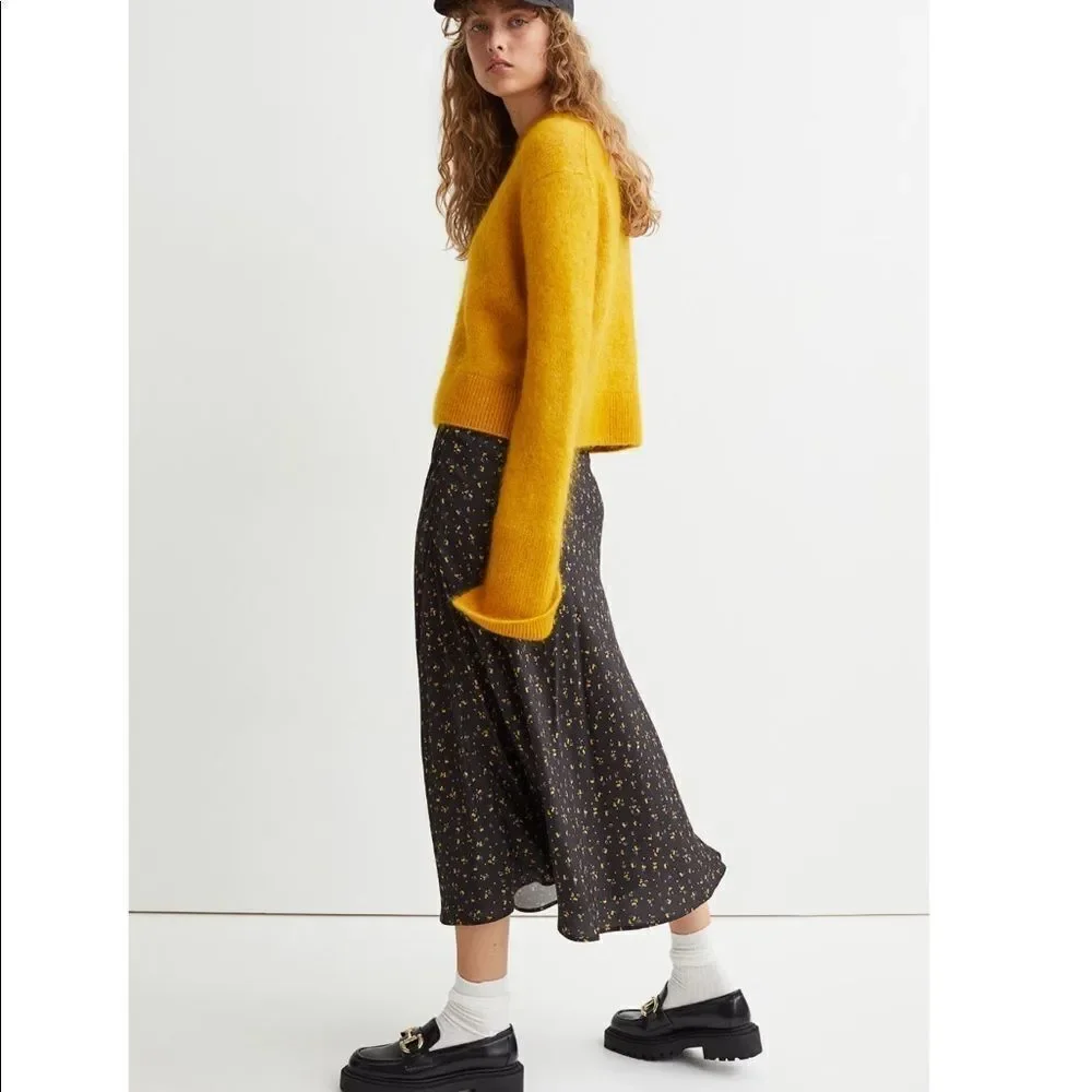 𝅺h&m long floral black- yellow skirt skirt. NWT. New. Size 4